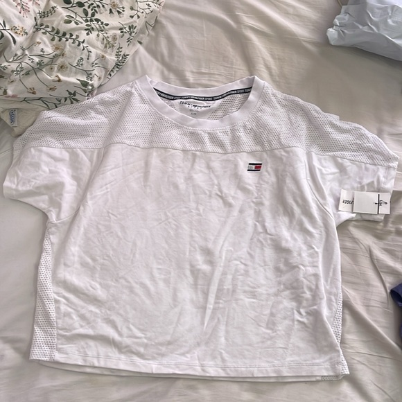 TOMMY HILFIGER AND OAKLEY WORKOUT SHIRTS - Picture 3 of 6